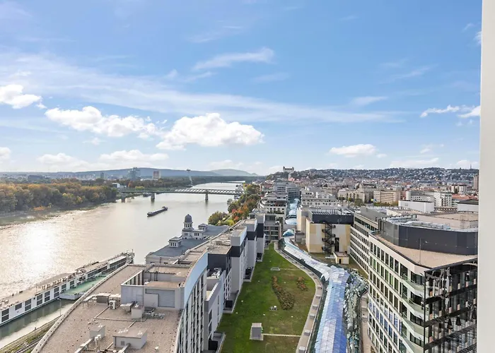 Luxury Eurovea Tower - Danube & Castle アパート